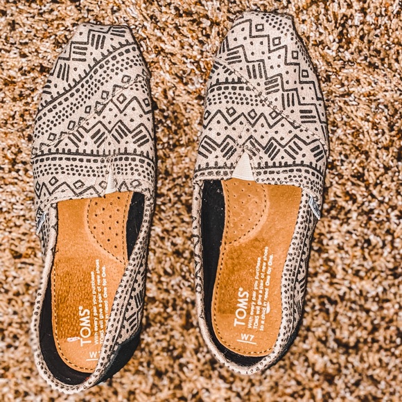 Patterned Toms - Picture 2 of 2
